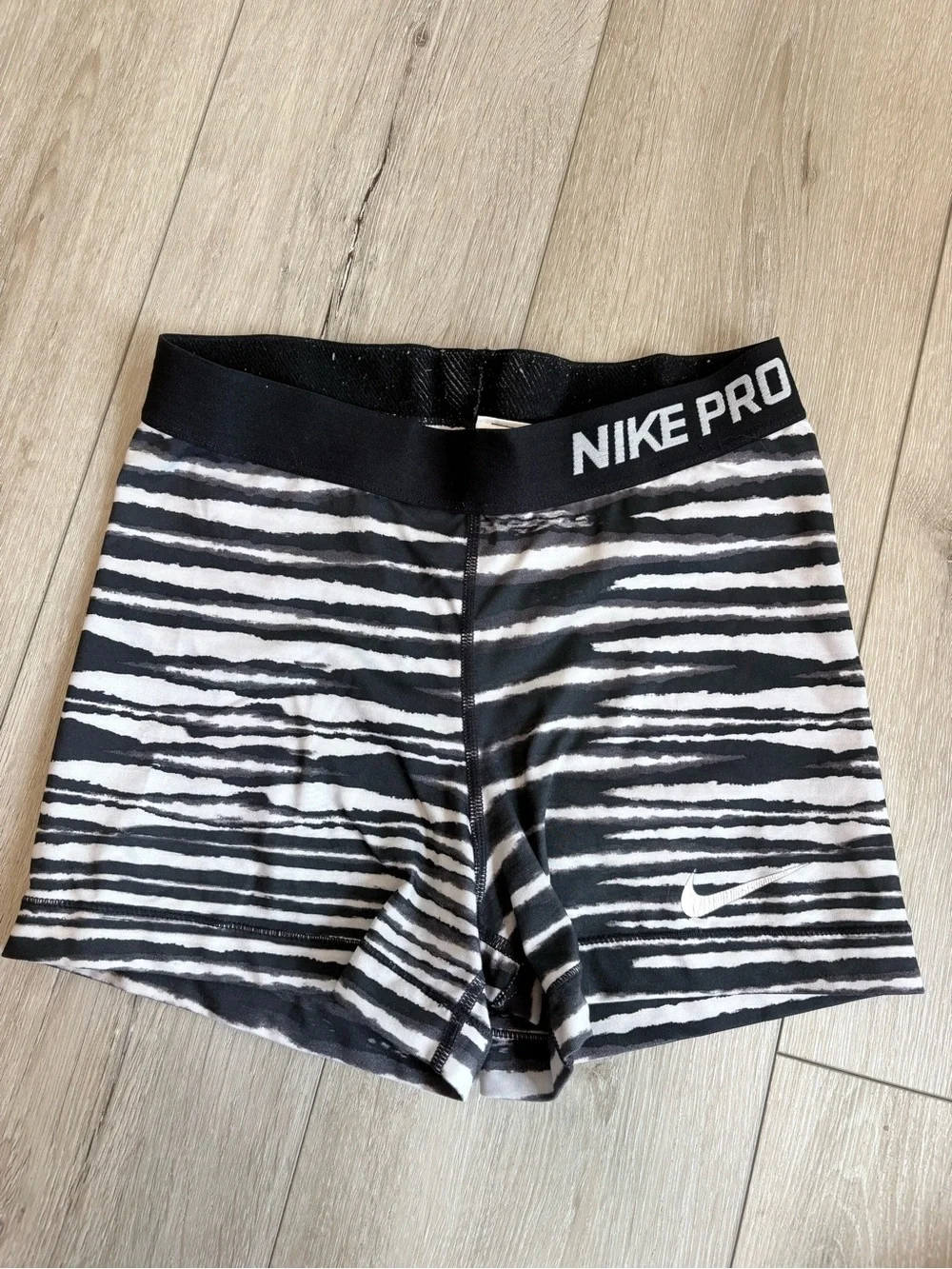 Nike Pro Women's Black and White Striped